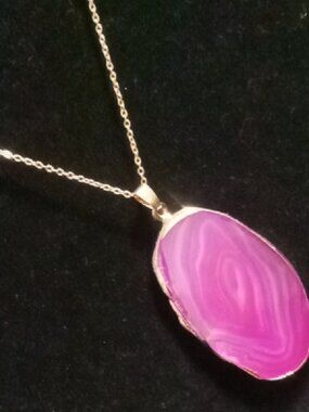 Pink Agate Pendant Necklace. 18 In Long Gold Tone Chain